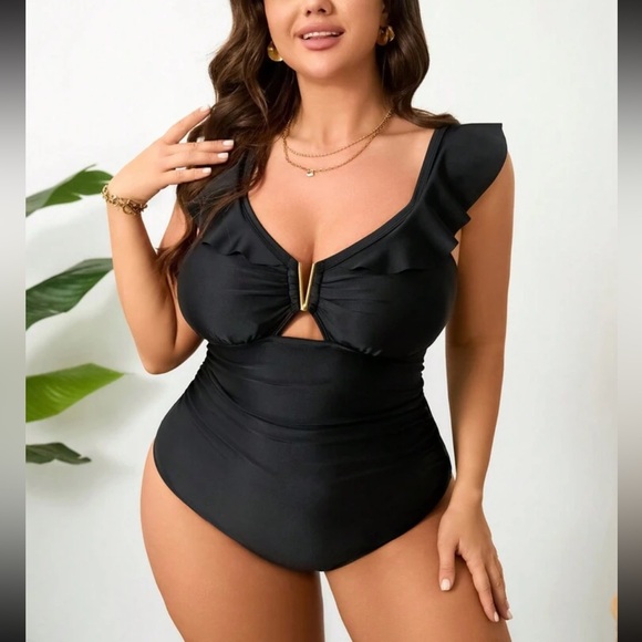 Sexy black V neck plus size swimsuit - Picture 5 of 5
